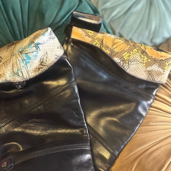 🔥🔥These boots are freaking awesome over the knee made in Italy